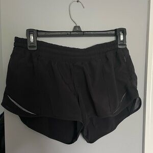 Lululemon Hotty-hot 2.5 inch shorts